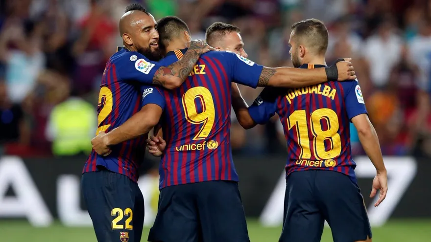 Barcelona golea al Huesca por 8-2 y alcanza en el liderato al Real Madrid