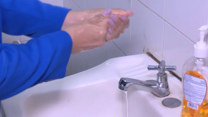 Las autoridades piden a la ciudadanía tomar precauciones y mantener el lavado constantes  de manos.