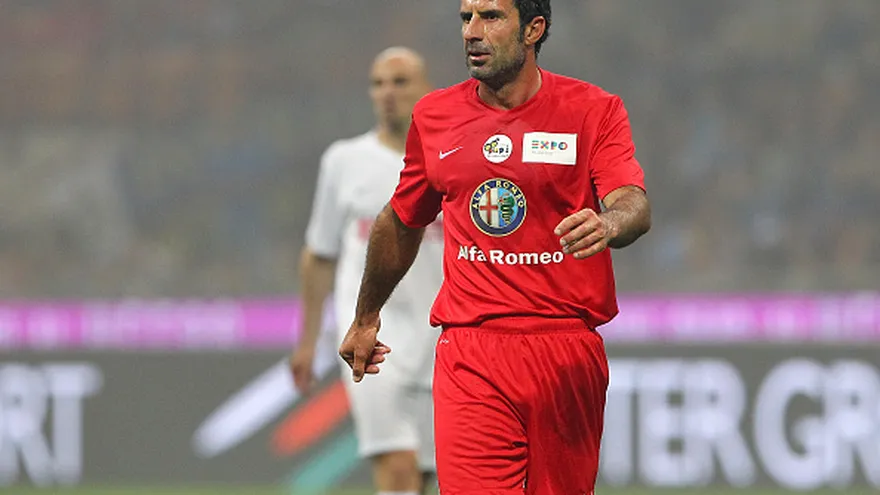 Luis Figo enfrenta a Zanetti y sus amigos en el partido de Exposición 2015 en el estadio Giuseppe Meazza