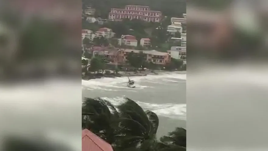 María “potencialmente catastrófico” toca tierra en Dominica