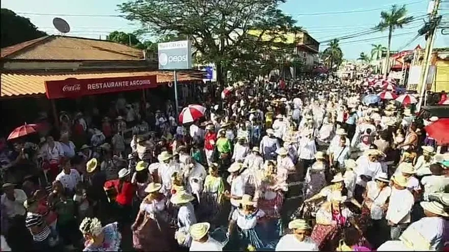 Todo listo para el desfile de las  mil polleras