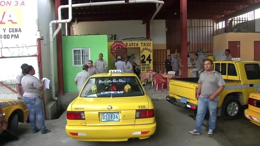 Cierre de vía en La Cabima por conflicto entre taxistas