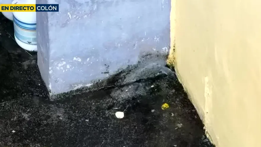 Filtración de aguas causan alarma en comunidad de Colón