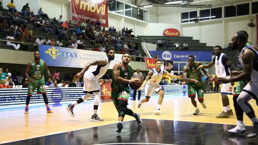 Toros cortan racha ganadora de Universitarios