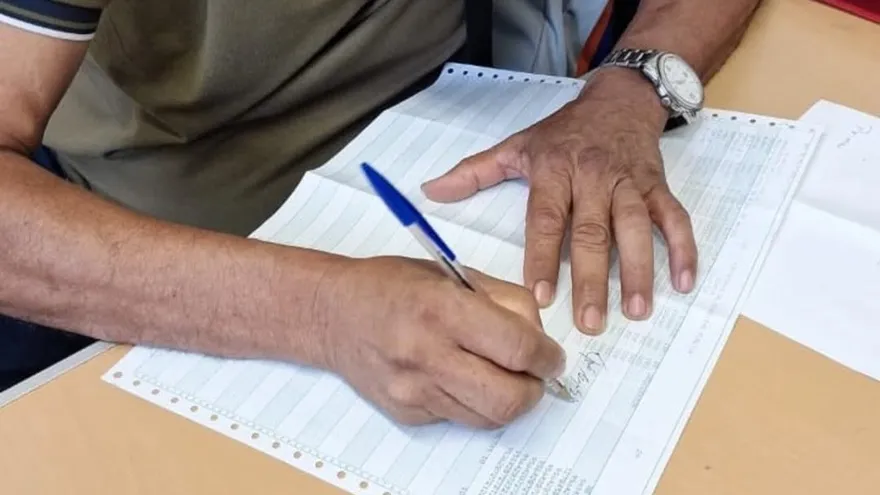ATTT inicia entrega de cheques por prima de antigüedad a exservidores públicos