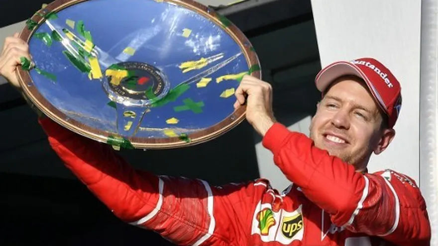 Vettel y Ferrari sorprenden a Mercedes y ganan Gran Premio de Australia.