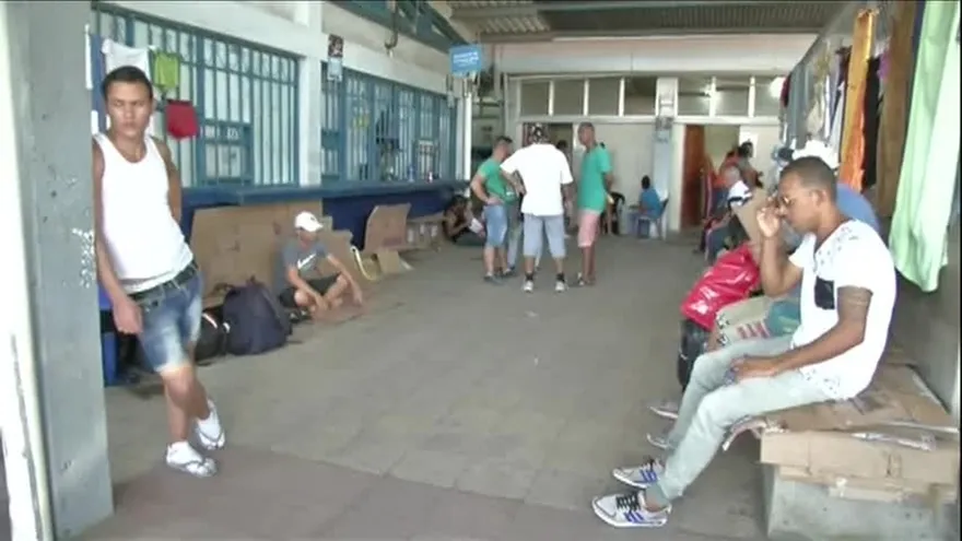 Crisis de cubanos se acentúa en Paso Canoas