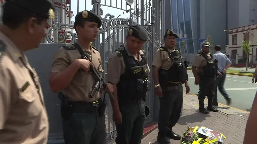 Flores en protesta contra Maduro previa a Cumbre Américas