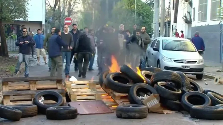 Violento despido de una fábrica en Argentina