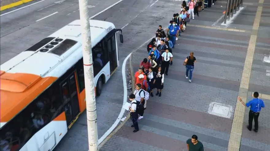 Estación Metro Cincuentenario