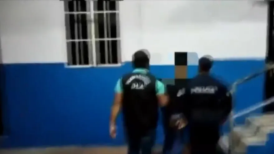 Aprehenden a una mujer vinculada a robo de autos