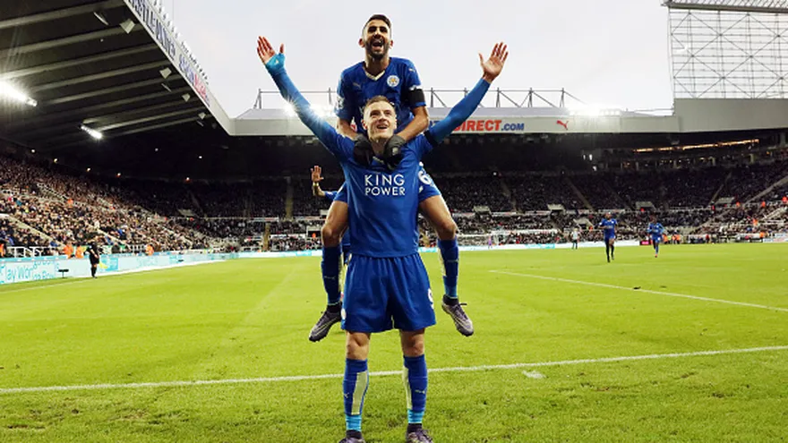 Jamie Vardy y Riyad Mahrez