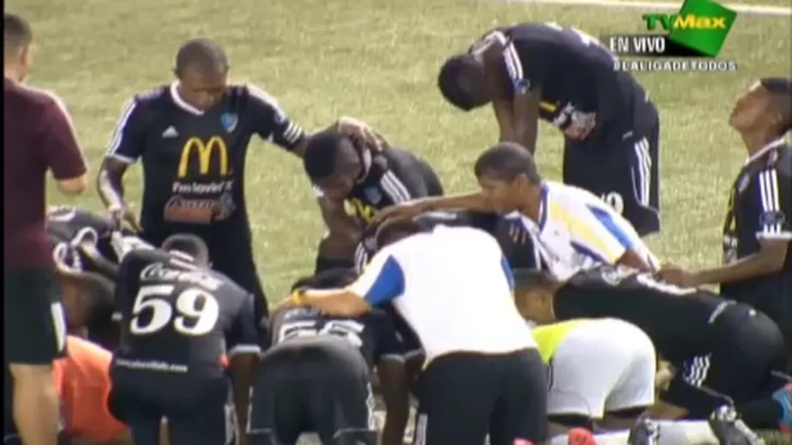 Jugadores del Chorrillo FC dan gracias a Dios por el triunfo