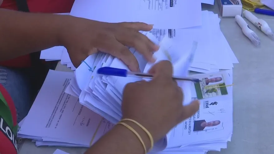 Minsa emite más de 300 carnés en feria de salud y advierte operativos a partir de julio