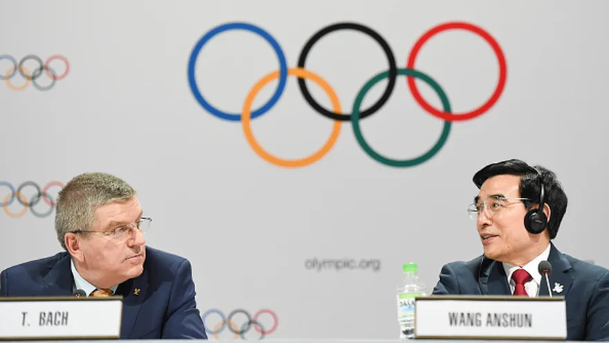 Thomas Bach y el alcalde de Beijing Wang Anshun en conferencia de prensa de Beijing 2022