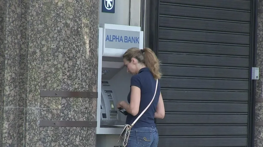 Primer día de corralito en Grecia