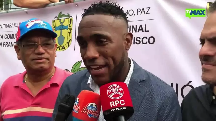 Luis Tejada recibe homenaje como máximo goleador de La Sele