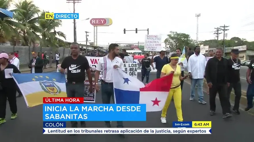 Colonenses marchan en señal de protesta