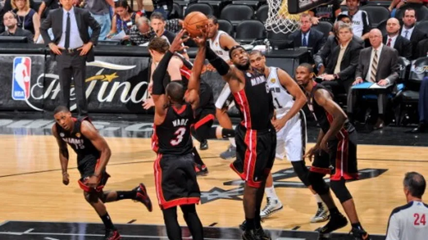 LeBron comprueba que no está solo