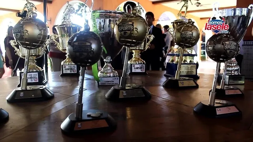 Se celebraron los Costa Del Este FC Awards 2016