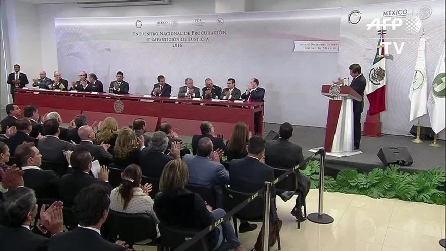 Presidente de México mantendrá al ejército en las calles