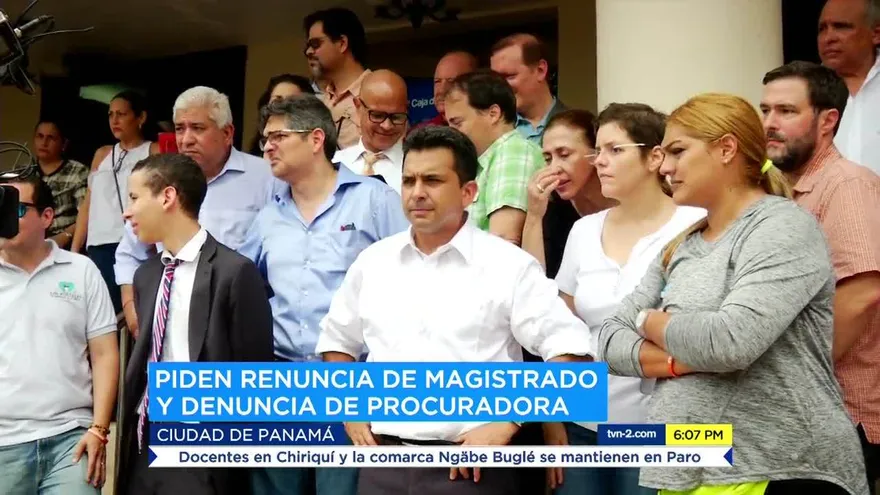 Protestan en escalinatas de la Corte, tras revelaciones de Porcell