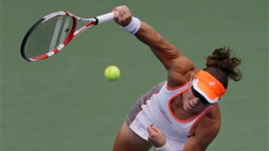 Stosur inicia bien la defensa de su título