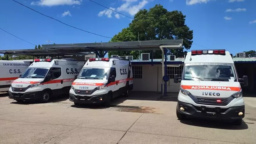 Las tres ambulancias entregadas en Coclé.