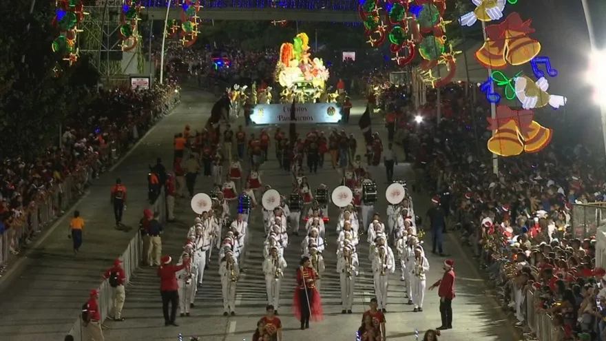 Parada Navideña en Cinta Costera