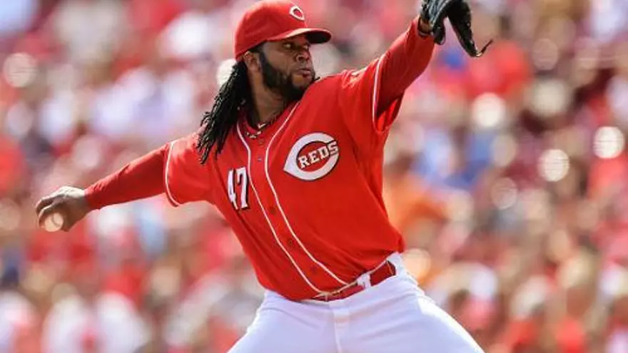 Rojos ejercen opción sobre Cueto