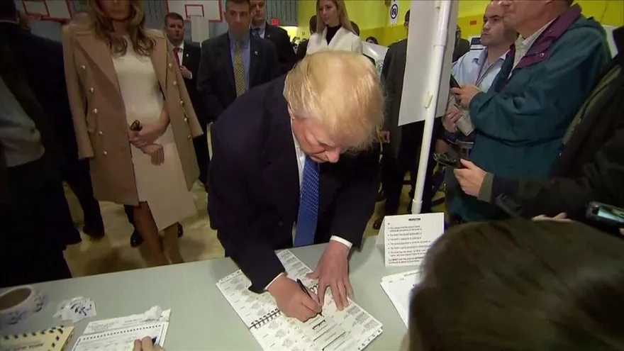 Donald Trump augura resultado interesante tras votar en NY