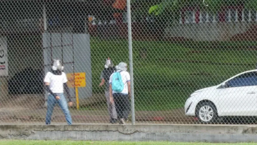 Surgen reacciones por proyecto que penalizaría a quienes se cubran el rostro en manifestaciones