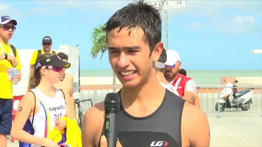 El triatleta Sergio Quevedo obtuvo medalla de plata en los juegos regionales escolares