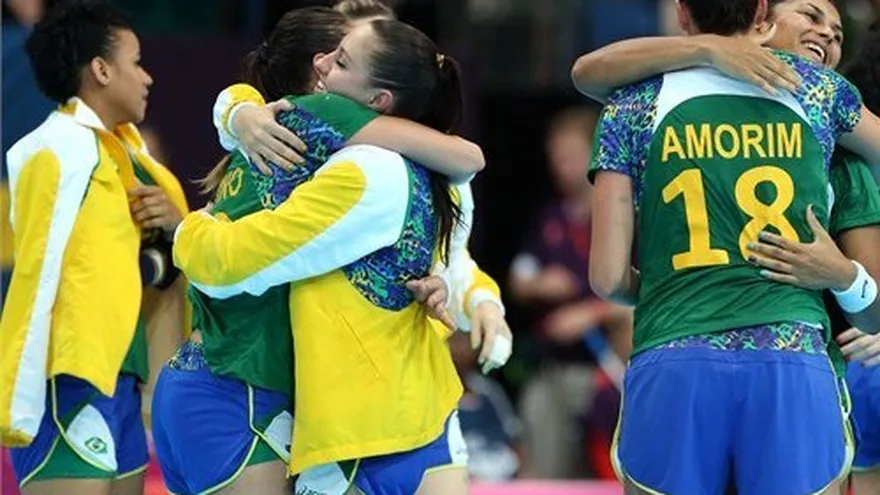 Brasil certifica su pase a cuartos con una goleada