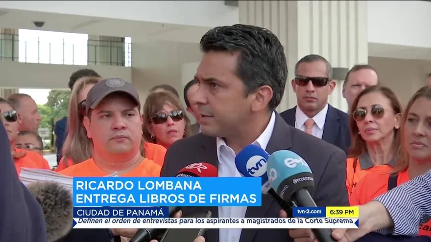 Lombana presenta primeras firmas ante el TE