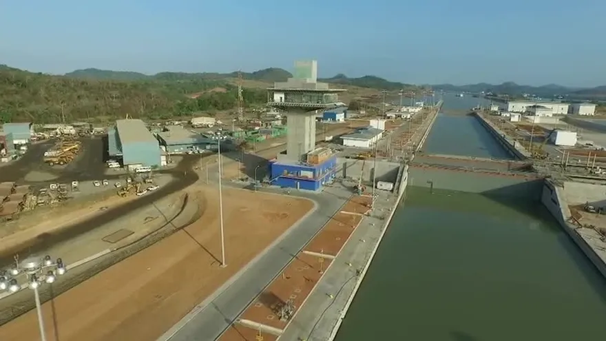 Continúan pruebas en tercer juego de esclusas