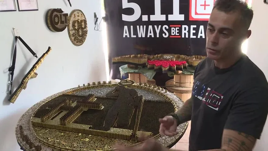 El “artesano de las balas” que decora los cuarteles de Brasil