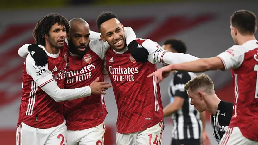 Arsenal derrota al Newcastle y sigue su remontada en la Premier League