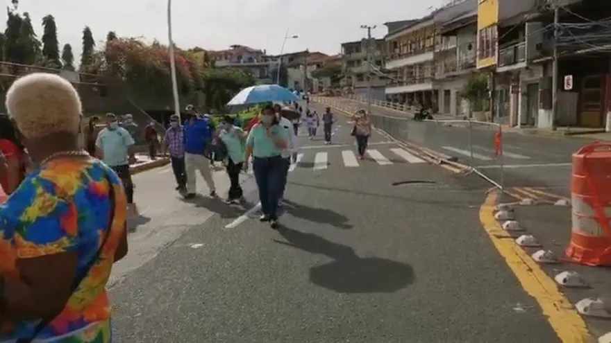 Pacientes de dietilenglicol protestan y exigen certificación