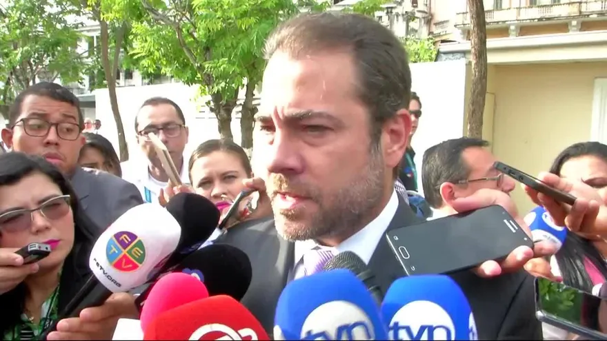 Ministro de Vivienda evita responder a sus aspiraciones presidenciales