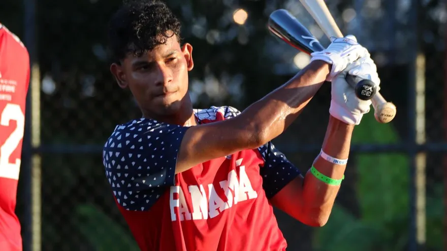 Pelotero de la Selección de Béisbol U18 de Panamá