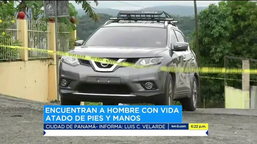 Encuentran a hombre amarrado dentro de un vehículo