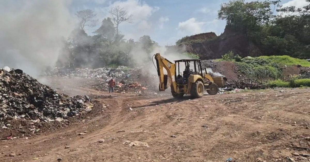 Vertedero de Montijo: Moradores en alerta por humo y posible contaminación de fuentes de agua