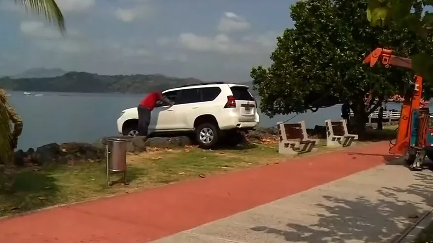 Investigan muerte de una mujer tras caer al mar