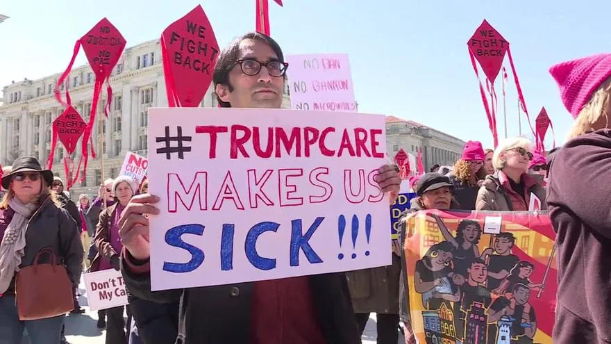 Trump pide unidad, Congreso pospone debate sobre ley de salud