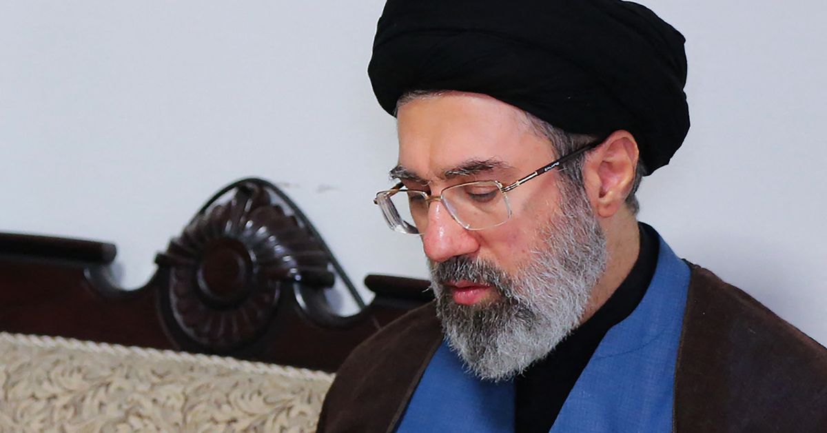 Asesor militar del ayatolá Jamenei amenaza con hundir buques de EEUU