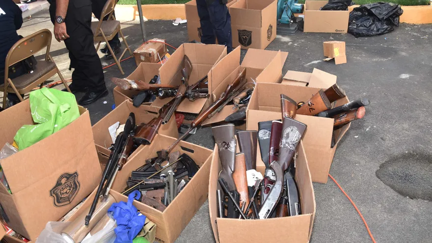 Programa “Armas y Municiones por Comida y Medicina”.