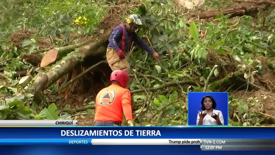Deslizamientos de tierra mantienen bloqueada vía en Chiriquí