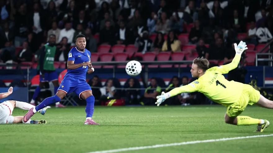 Kylian Mbappé anotó en el triunfo de Francia sobre Islandia