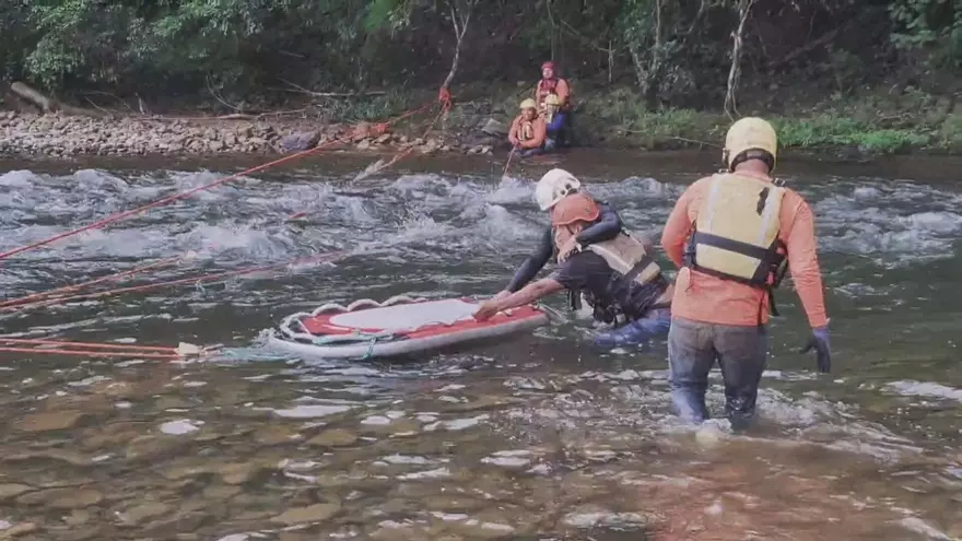 Voluntarios y funcionarios de Sinaproc se capacitan en el río Santa María de Veraguas